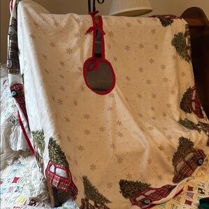 48” tree skirt used once in great condition
